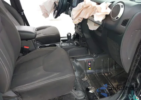 2016 Jeep Wrangler Unlimited Sahara z USA, uszkodzony, nr VIN 1C4HJWEG8GL334973